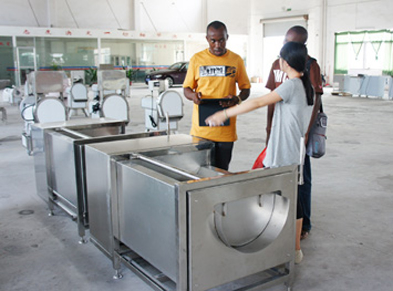 Notre soci&eacute;t&eacute; fournit des &eacute;quipements de nettoyage et de transport des oignons pour les clients k&eacute;nyans 1