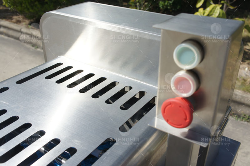 Machine &agrave; d&eacute;couper le poulet 1