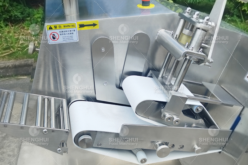 Machine &agrave; d&eacute;couper la viande (1)