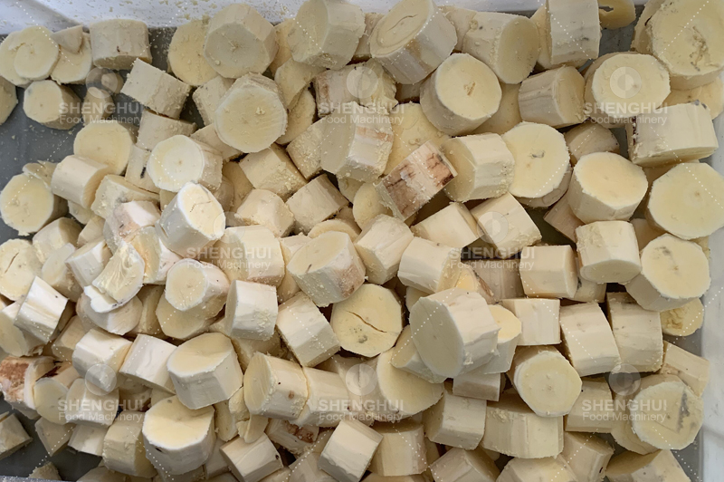 Machine &agrave; d&eacute;couper le manioc (2)