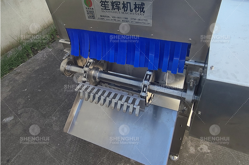 Machine &agrave; d&eacute;couper le manioc (5)