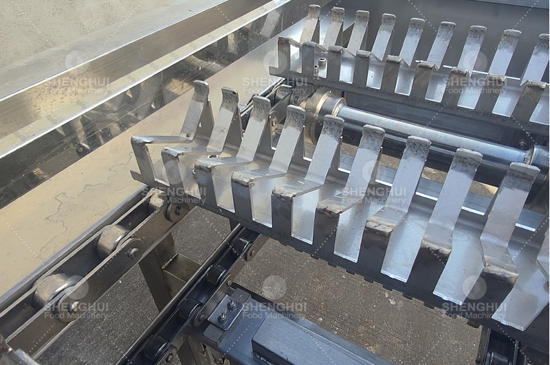 Machine &agrave; d&eacute;couper le manioc (3)