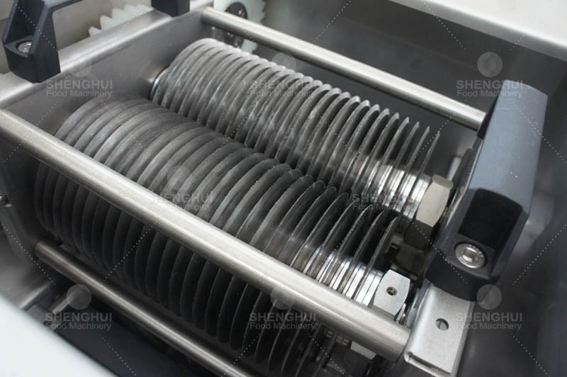 d&eacute;coupeuse de viande 1