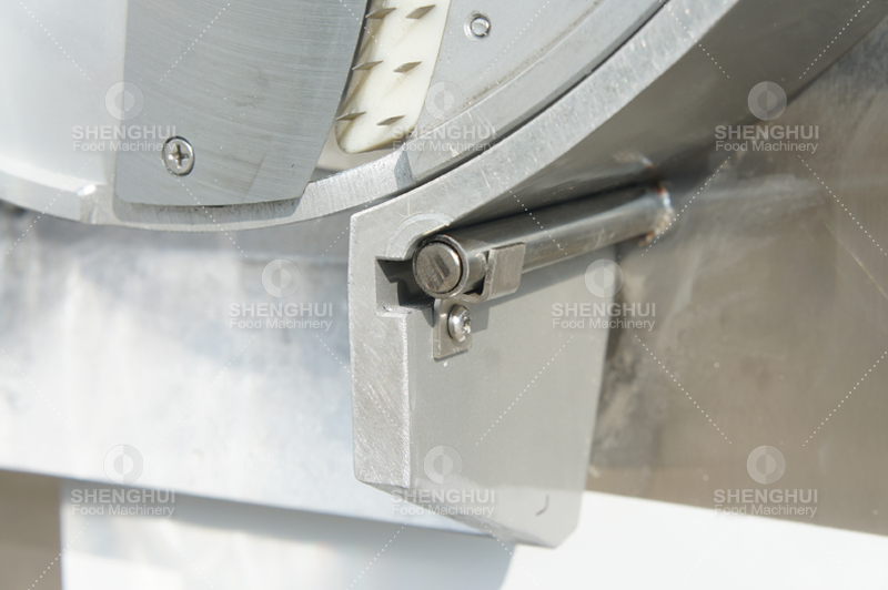 machine &agrave; d&eacute;s de pommes de terre