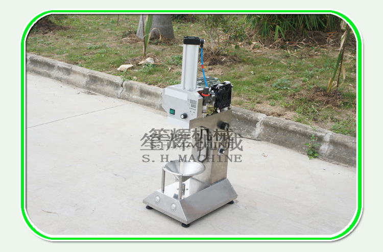 Machine &agrave; peler les racines