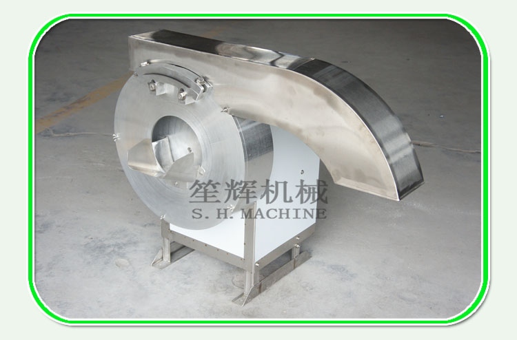 La machine à couper des fruits et des légumes a fait l 'objet d' une attention particulière lors de l 'exposition.