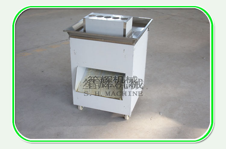 Machine &agrave; d&eacute;couper la viande cuite