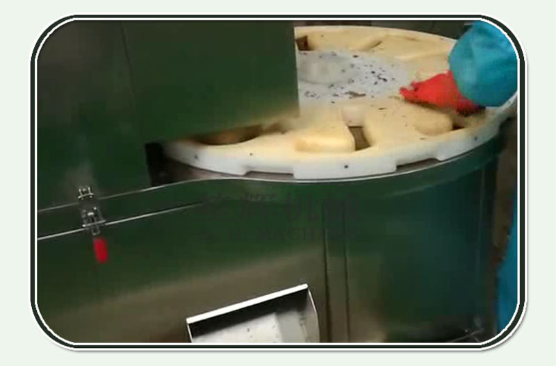 Machine &agrave; couper le cou de canard